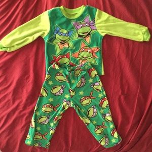 Two pajama outfits TMNT and carters truck 4T